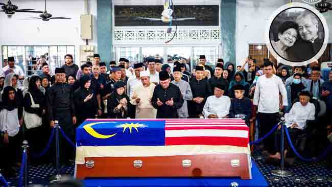 Inna lillahi wa inna ilaihi raji'un. Isteri Mantan PM Malaysia Mahathir Mohamad Wafat